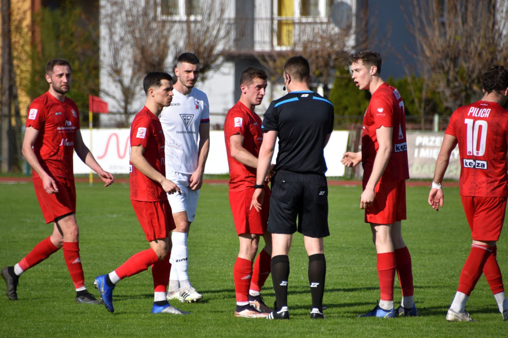 Derby dla Białobrzegów! Pilica 3 Broń 1