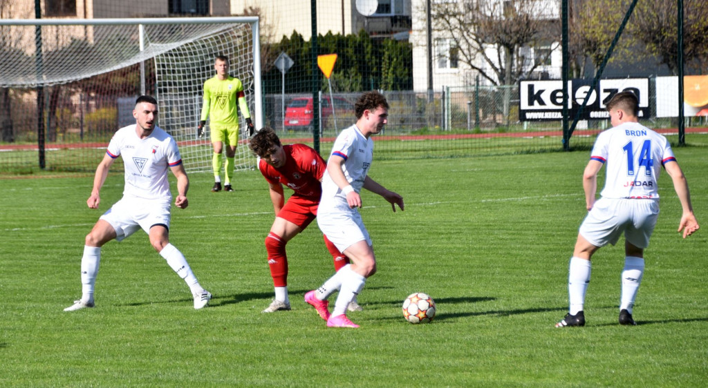 Derby dla Białobrzegów! Pilica 3 Broń 1