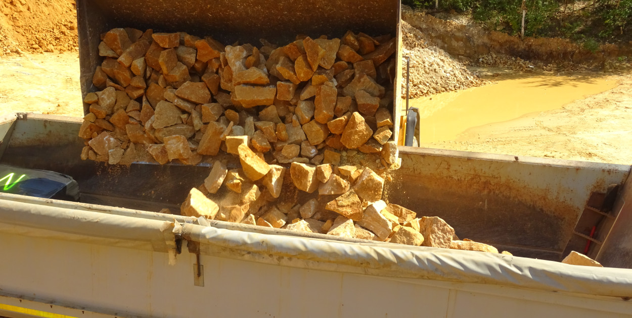 Kamień hydrotechniczny - naturalny materiał do budowy i dekoracji