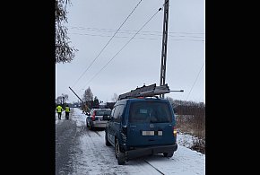 Droga zablokowana! Volkswagen wjechał w słup-2386