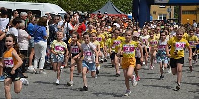 Święto biegania w Białobrzegach. Na starcie stanęło ponad 700 zawodników-4065