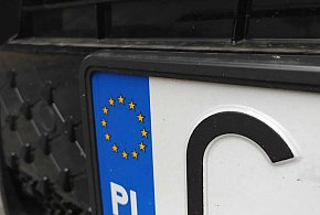 Rejestracja auta przez internet i koniec z przynoszeniem tablic. Rząd przyjął...-7514