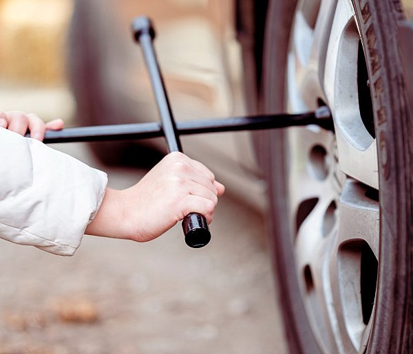 Z pozoru drobiazg, a może skończyć się tragedią. Urząd ostrzega kierowców-8319