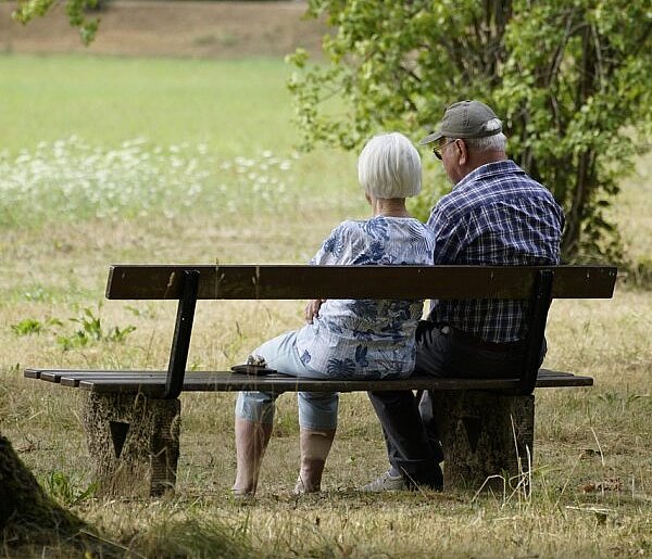 Emeryci i renciści muszą uważać na przelewy. Od 1 czerwca ważna zmiana