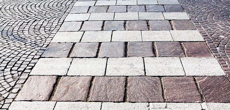 Jak prawidłowo przygotować podbudowę pod przydomowy podjazd?