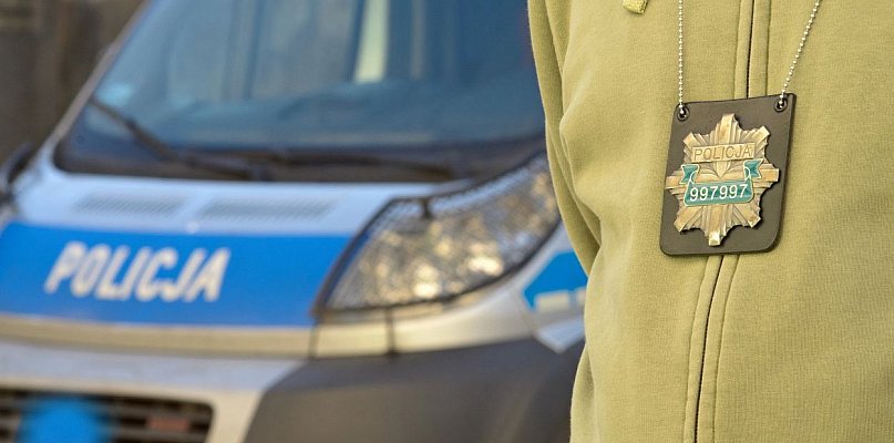 "Wpadł w szał, wyzywał policjantów, kopał ich i opluł" - 8523