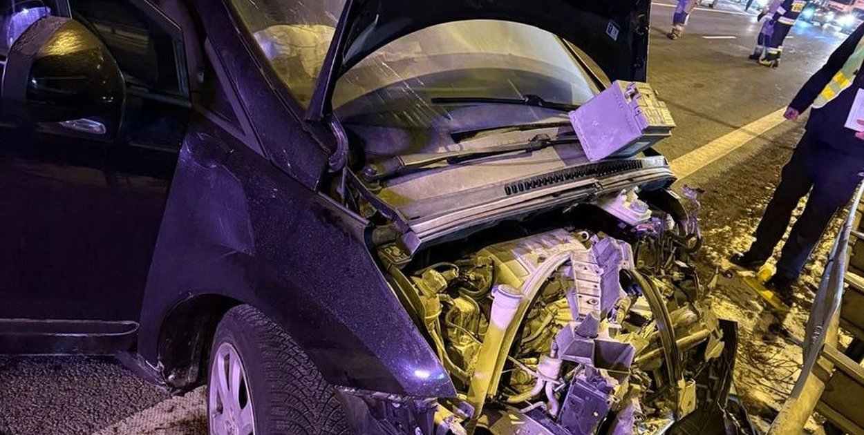 Policjanci wyjaśniają okoliczności poważnego wypadku na S7